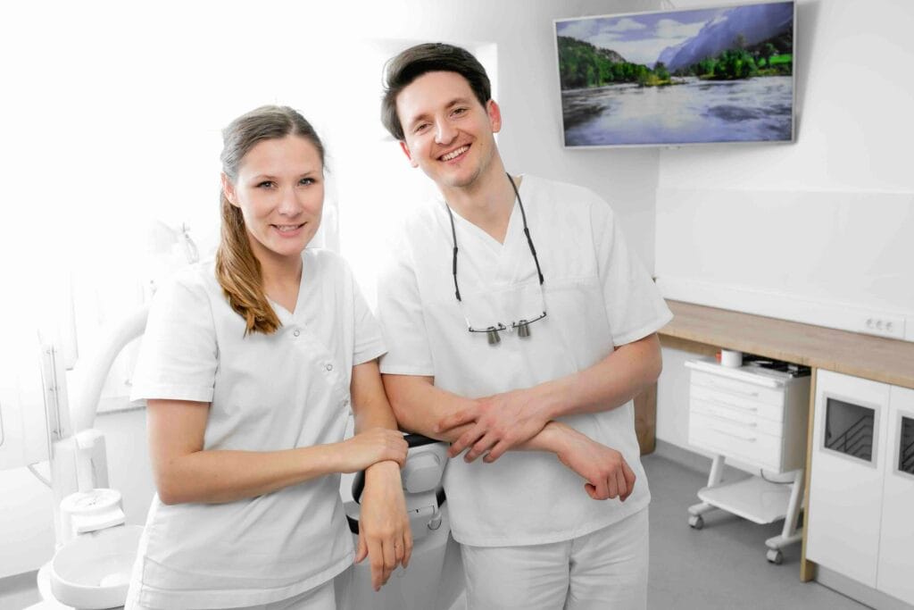 Pokriva li ZZZS zubne implantate? Iskren odgovor + mogućnosti financiranja (2026)
